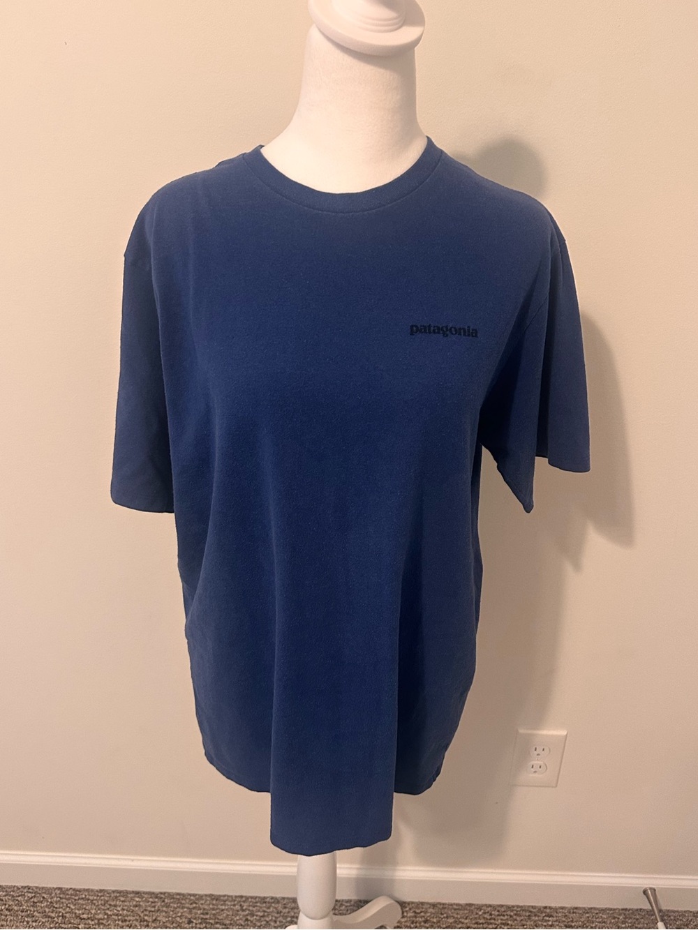 Patagonia Navy Short-Sleeve Crew T-Shirt with Chest Logo Size Medium